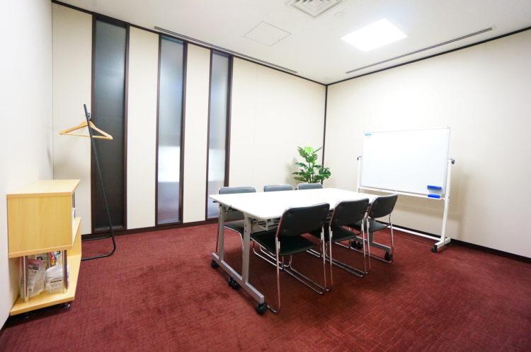 平塚駅前シェアスペースグリーンの小型貸し会議室1