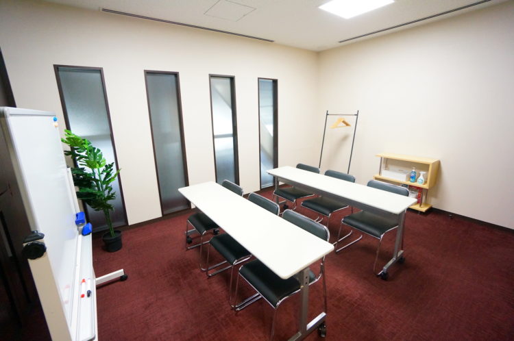 平塚駅前シェアスペースグリーンの小型貸し会議室2